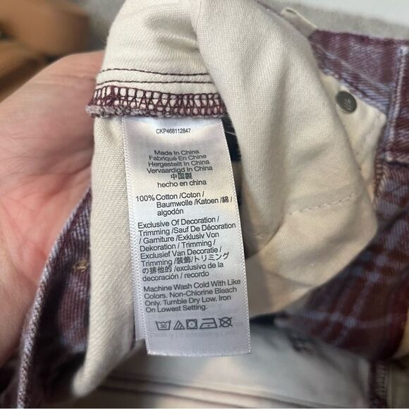 Madewell The Perfect Vintage Straight Jean in Cabernet Plaid - Picture 13 of 16